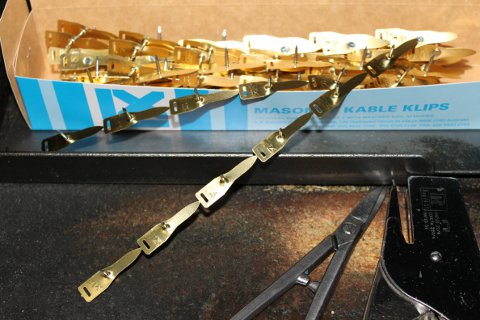 Box of masonry cable clips