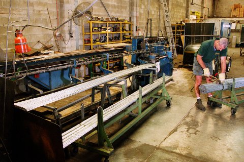 Wire straightening machine